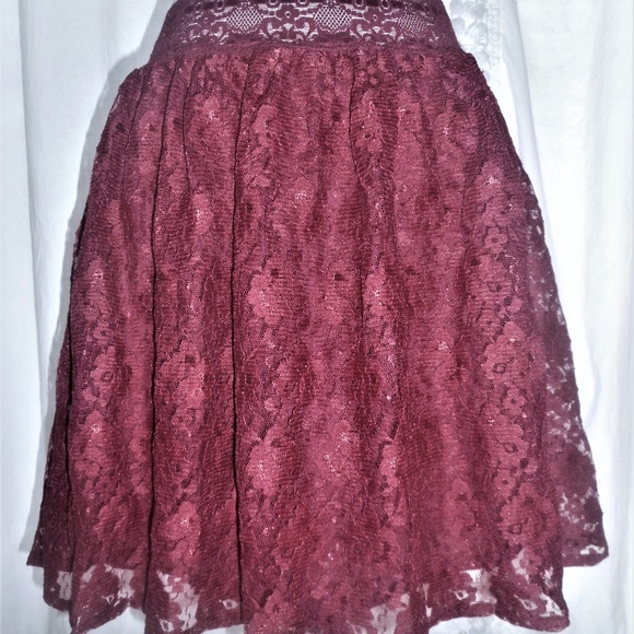 Old Navy Dark Red Lace Short Swing Skirt S - Picture 2 of 5